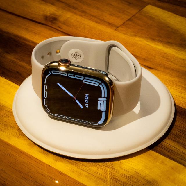 罕见！为乔纳森·艾维50岁生日设计的苹果Apple Watch表带曝光